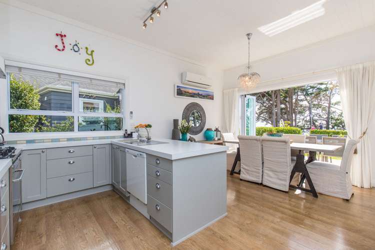 60 Marine Parade Mellons Bay_24