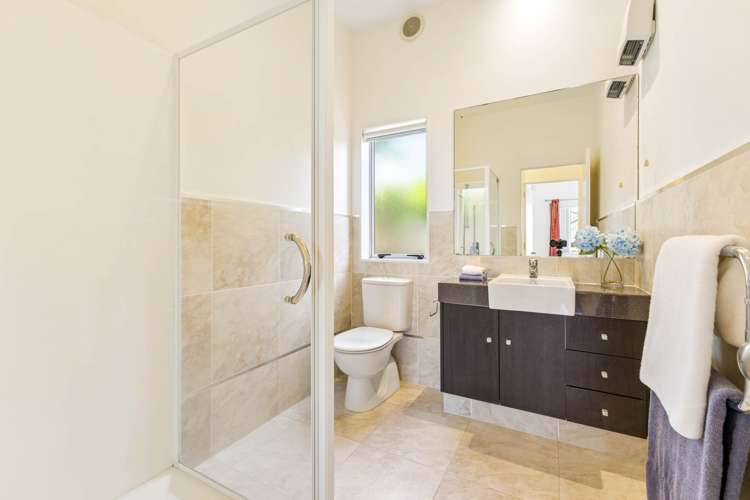 8 Viera Drive Flat Bush_17