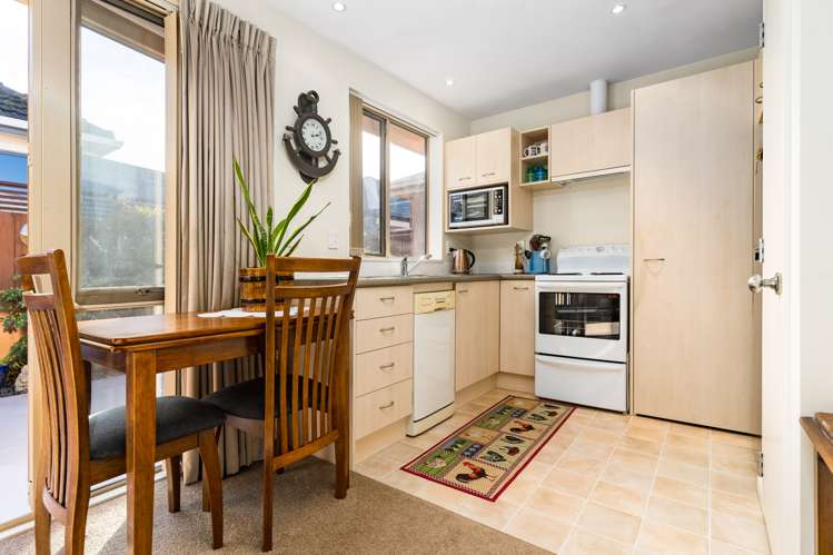 2/108 Yaldhurst Road Sockburn_3