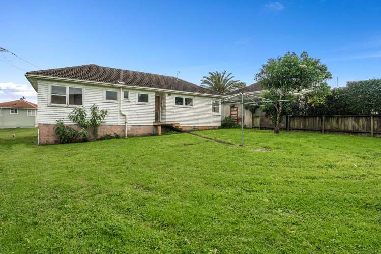 37 Featherston Crescent Otara_9