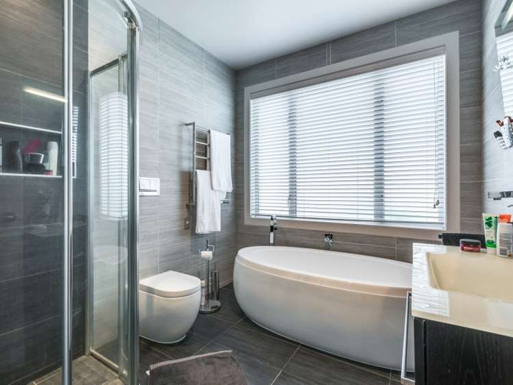 29 Magnolia Rise Waipahihi_12