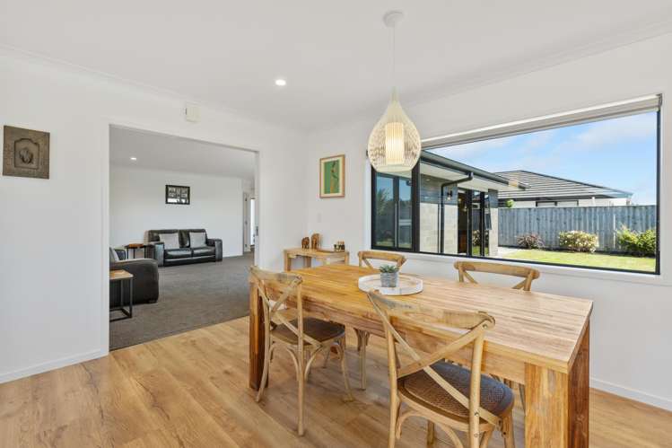 32 Honeyfield Drive Whalers Gate_10