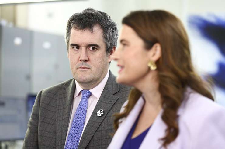 Victoria's state government will force agents to publish property reserve prices seven days out from the advertised auction date. Photo / Getty Images