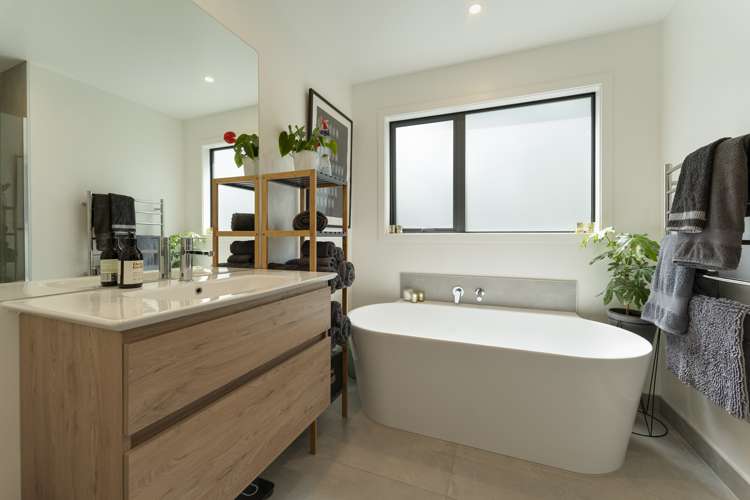 8 Erskine Street Dalefield/Wakatipu Basin_15