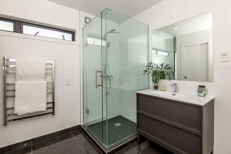 2/14 Eastcliffe Road Castor Bay_5