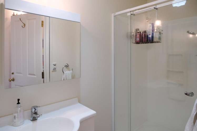 8 Chingford Road Lake Rotoma_11