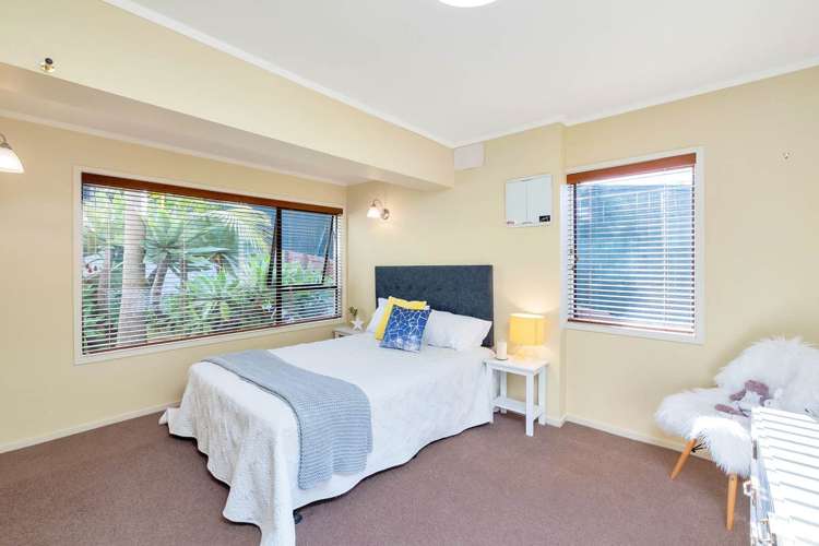 2/19a Seaview Road Castor Bay_13