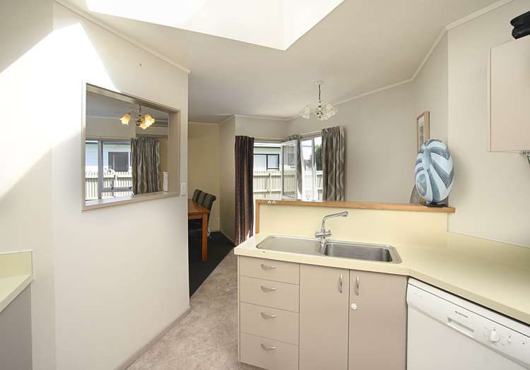 2/6 Manson Avenue Stoke_6