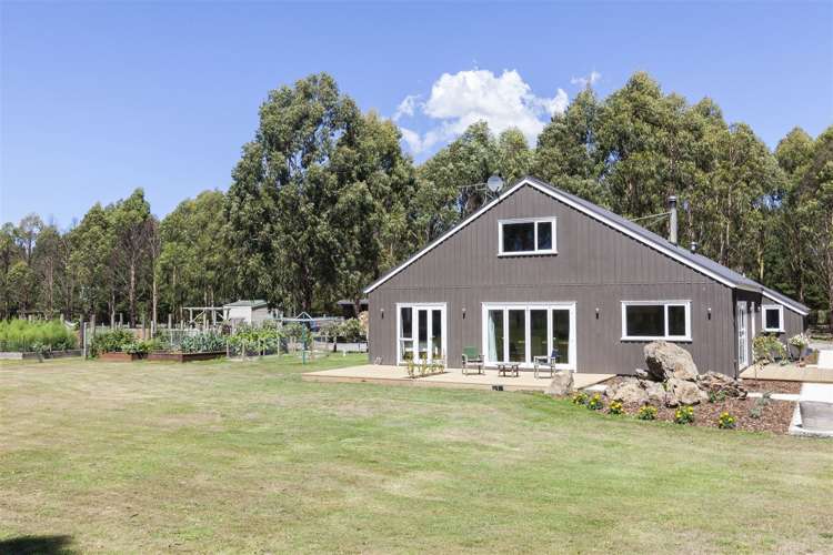 2279 South Eyre Road West Eyreton_15