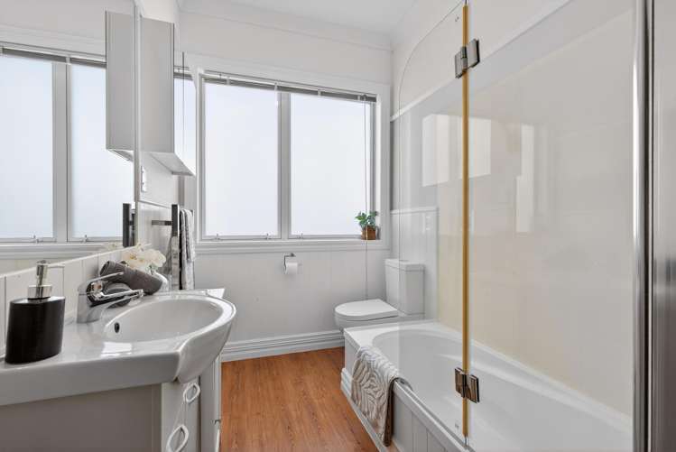 53 Awamutu Grove Waiwhetu_15