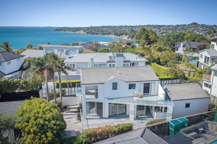 2/42 Churchill Road Murrays Bay_1