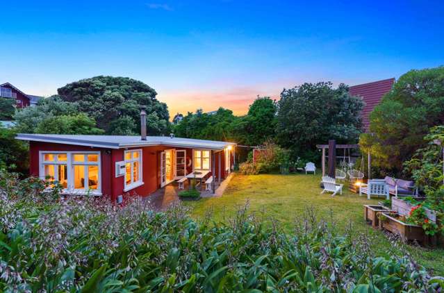 Classic Kiwi Bach | Coastal Gem