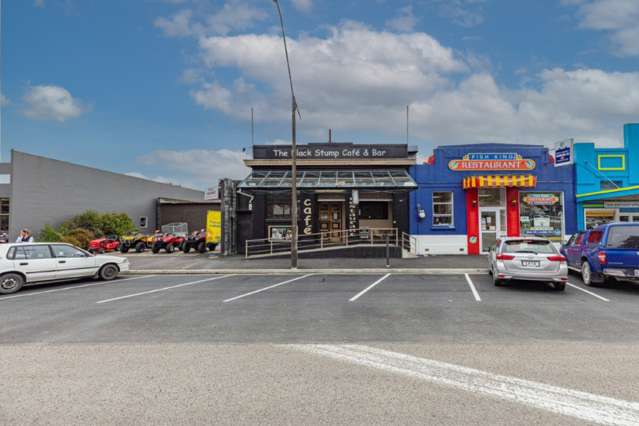 Main Road, Popular Café & Restaurant in Tararua