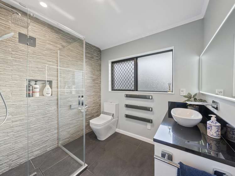 61 Rushgreen Avenue Pahurehure_11