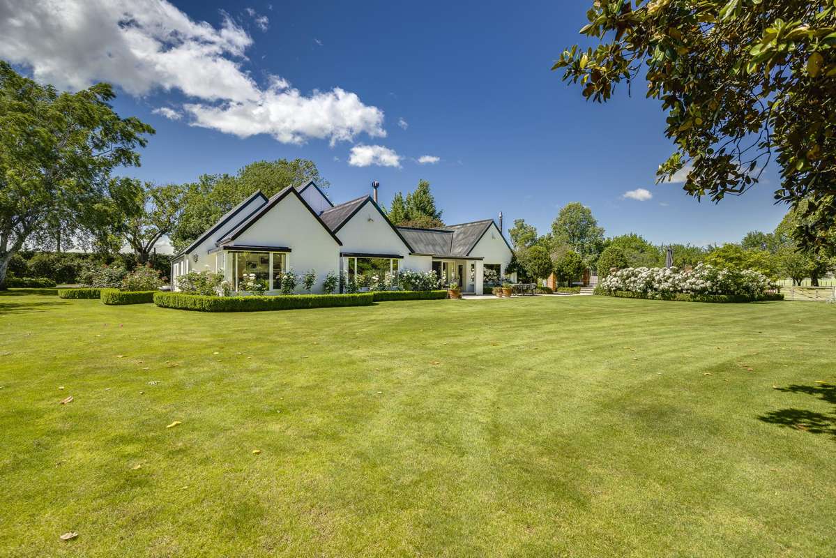 Lochiel - 105 Longlands Road West_5