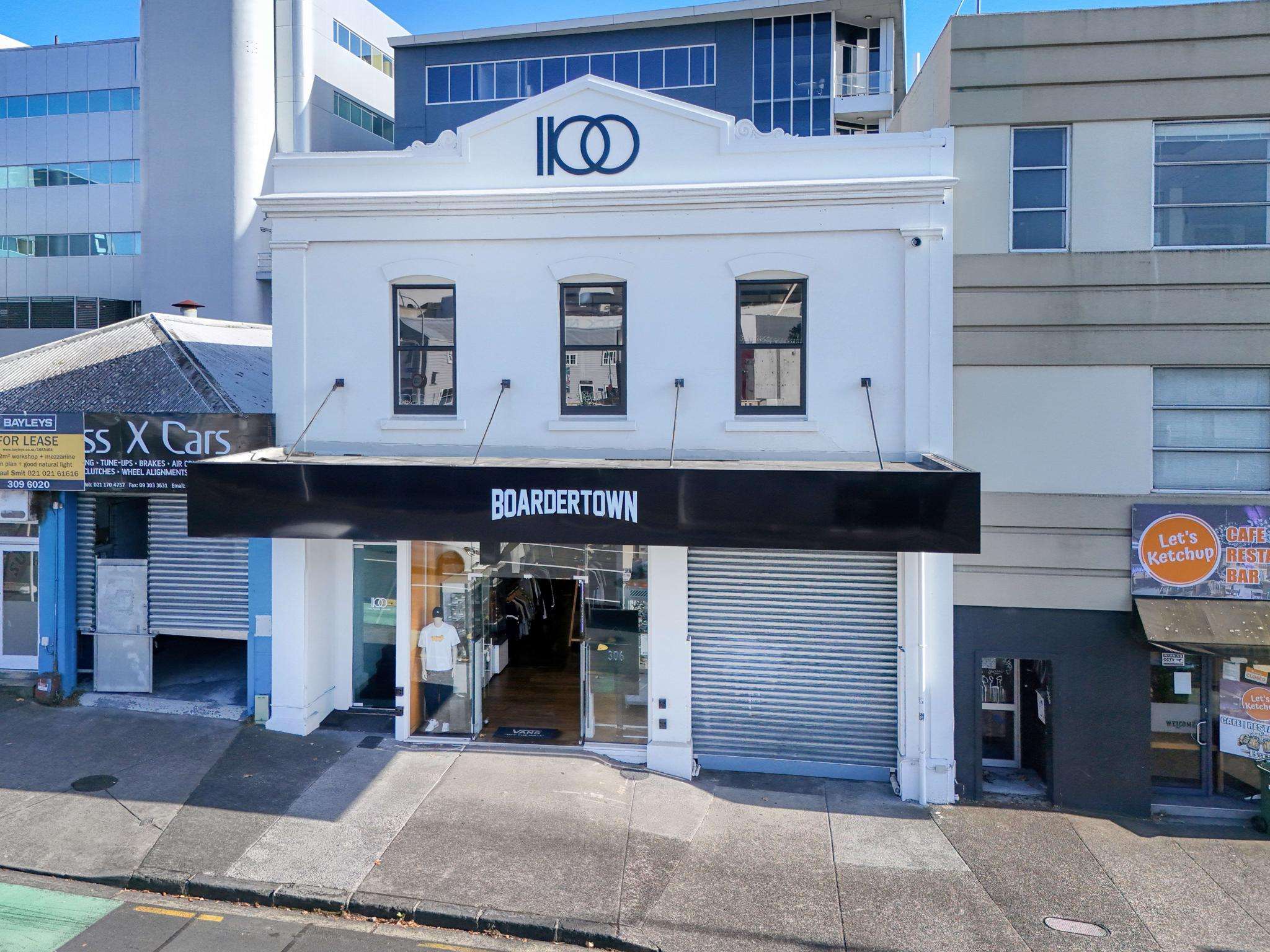 College Hill commercial with edge, upside