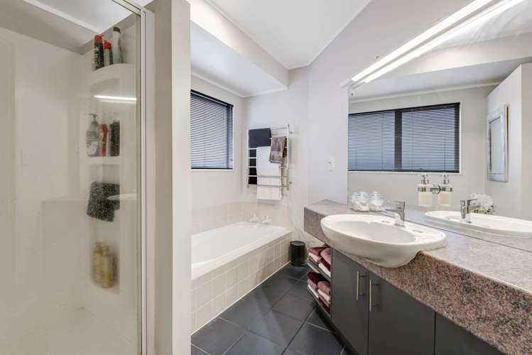 2 Mollyhawk Rise Arkles Bay_17