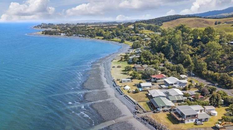 1880 East Coast Road Whakatiwai_13