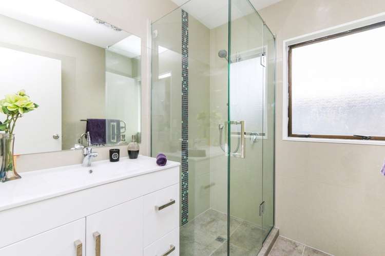 2/127 Moore Street Howick_14