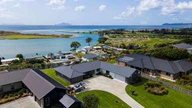 33 Seascape Crescent_3