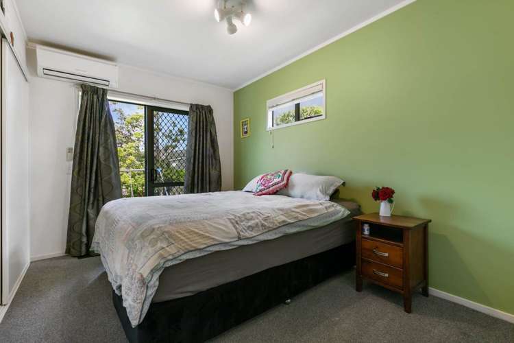 2/267 Glenfield Road Hillcrest_4