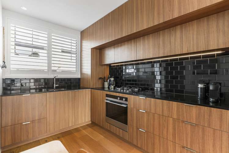 12 Jean Caldwell Way Island Bay_3