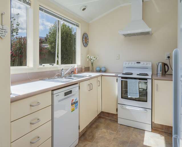 2/81 Kingsford Drive Stoke_4