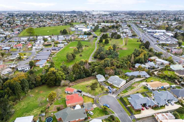 23 Morrison Crescent Glenview_5