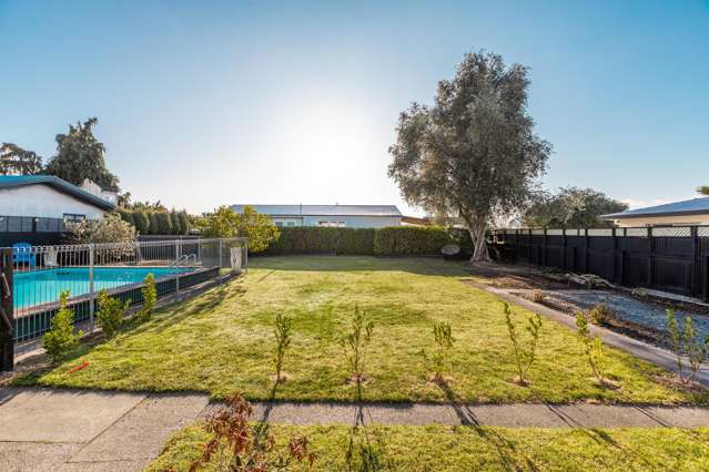 Rear section with pool