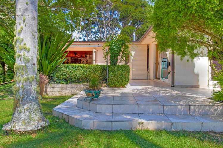 131 Point View  Drive East Tamaki Heights_51