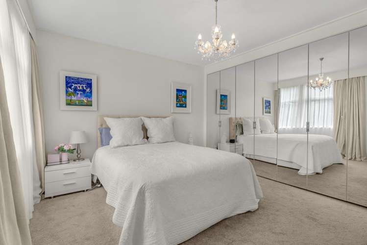 2/4 Gill Road Eastbourne_12