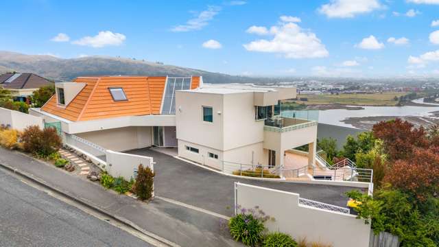 Sensational Views with Sun, Space and Tranquility!