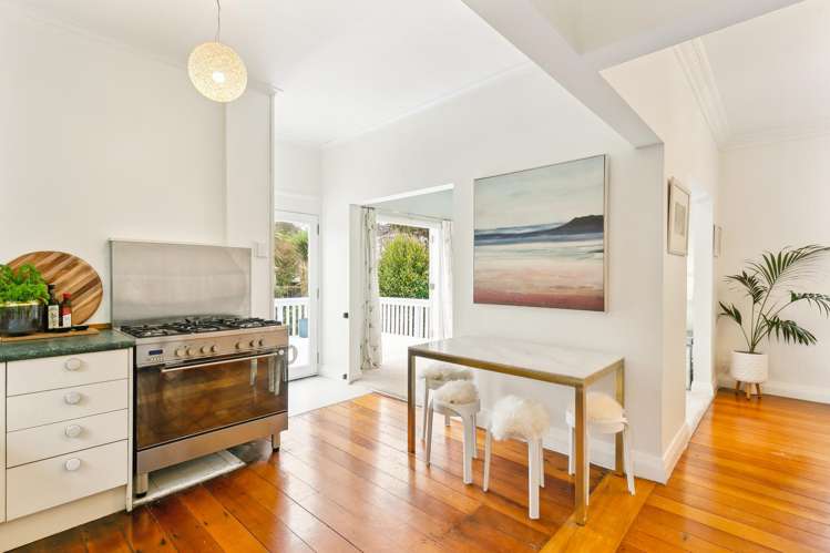 159 Queens Drive Lyall Bay_12