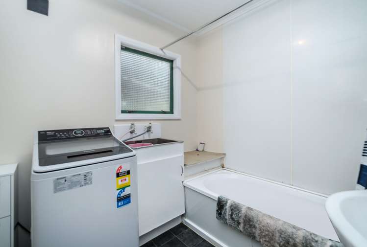 51 Charles Street Carterton_13