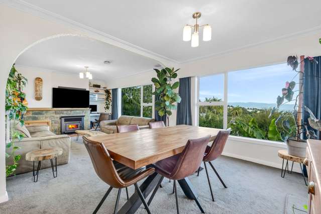 Sea Views, Sun, and Lifestyle