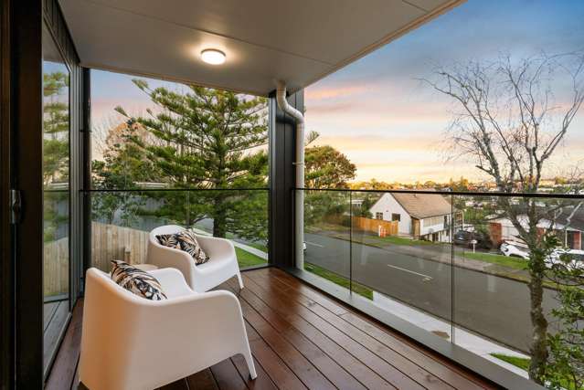 LOW-MAINTENANCE LUXURY. MODERN FAMILY LIVING.