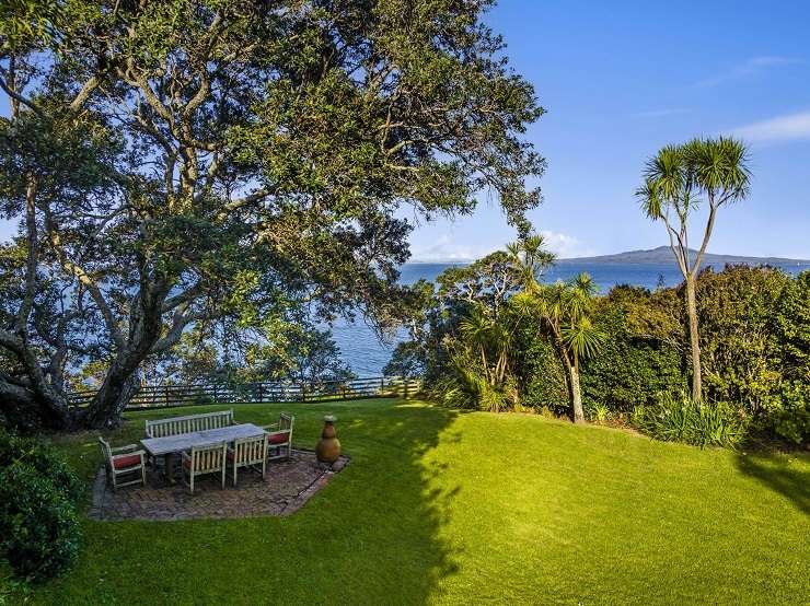 173 Beach Road, in Castor Bay, Auckland