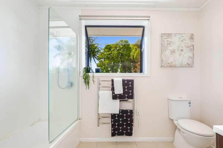 43 Vodanovich Road Te Atatu South_16