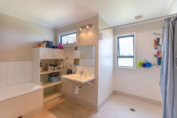 2 Hinemoa Street Paraparaumu_11