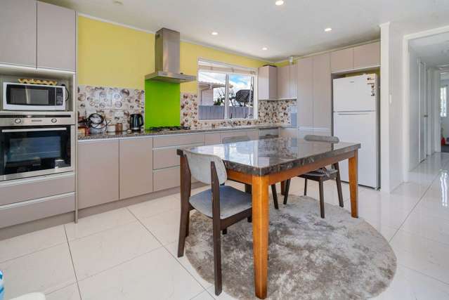 2/18 Kennington Drive Clendon Park_3
