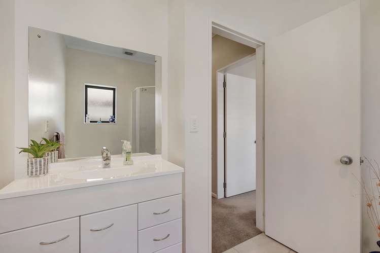 3 Didsbury Grove Churton Park_19