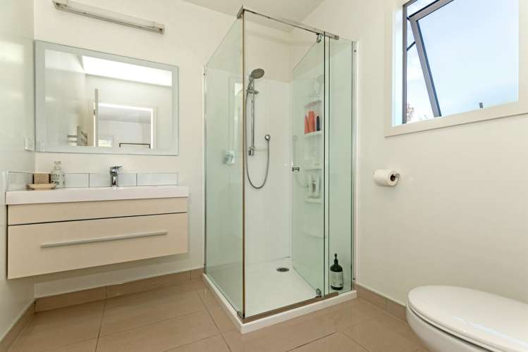 6 Ferris Crescent Wainui_15