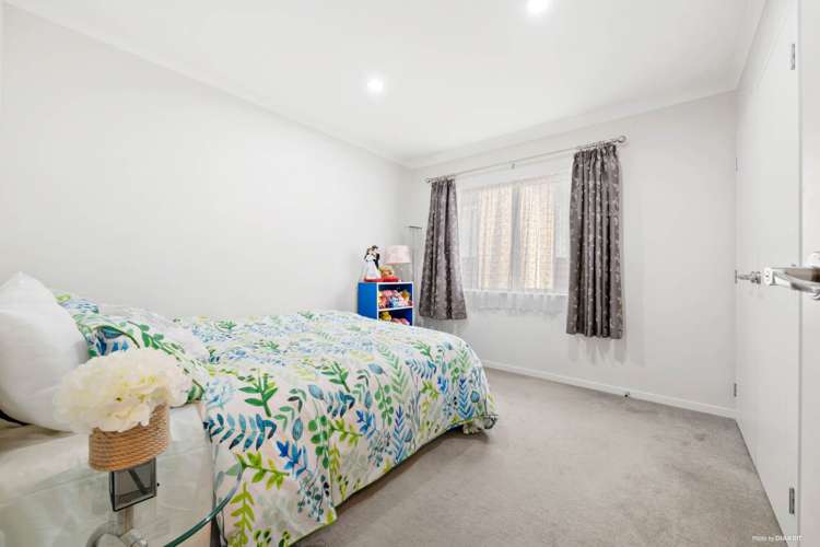 1 Sunshine Lane Flat Bush_11