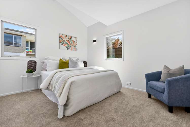 2/10 Windsor Place Mairangi Bay_11