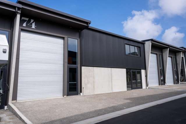 Industrial unit in premier business park