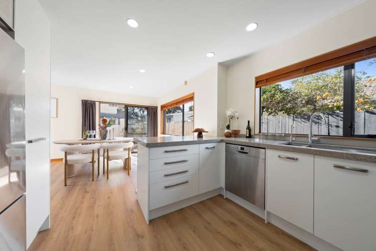 2/6 Eastern Beach Road Eastern Beach_7