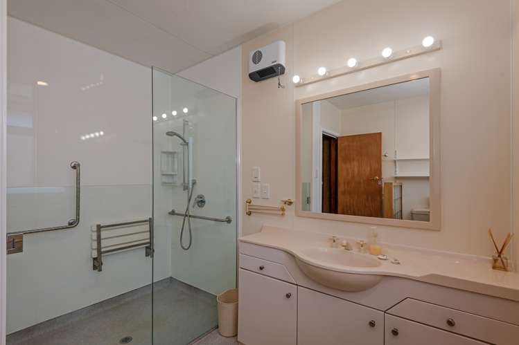 9 Chaytor Street West End_11