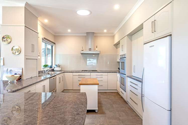690 Gladstone Road_5
