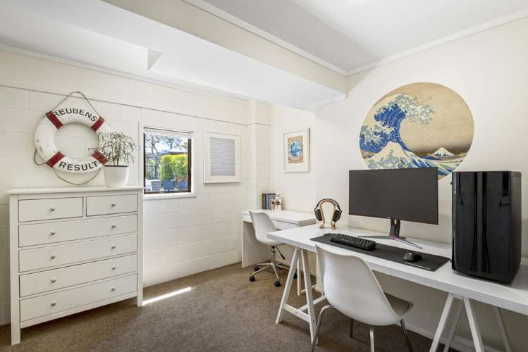 8 Poaka Place Beach Haven_16