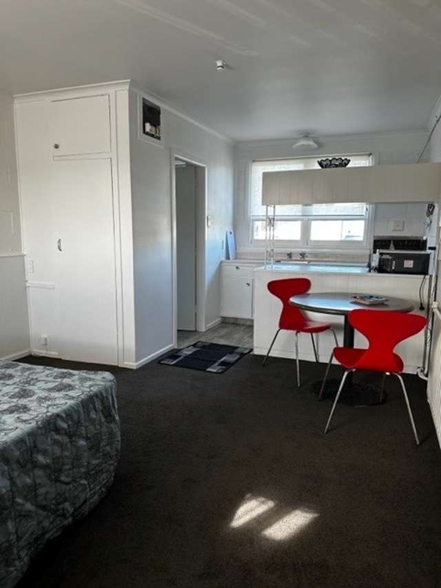 2/279 Fenton Street 1070_2